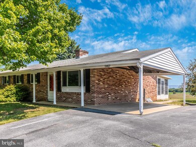 13827 Northcrest Rd, Hagerstown, MD 21742 - photo 2