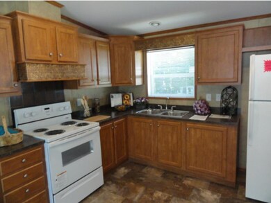 52 Mobile Dr, Hudson, NH 03051 - photo 2