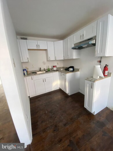 51 Mermont Cir, Darby, PA 19023 - photo 5