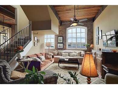 Photo. LIVING ROOM