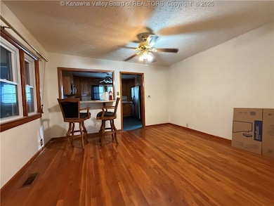 142 Oasis Cir, Logan, WV 25601 - photo 4