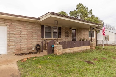 1232 E 3rd St, Cushing, OK 74023 - photo 2