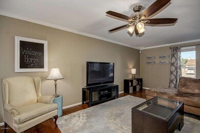 Living room 4