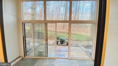 1637 Parkcrest Cir unit 100, Reston, VA 20190 - photo 5