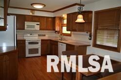 2826 Hillcrest Ave, Bettendorf, IA 52722 - photo 3