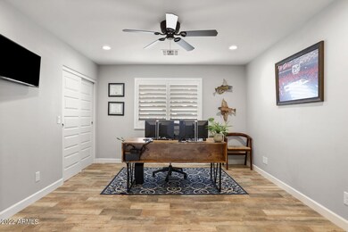 Office or 5th bedroom w large closet