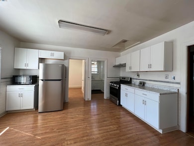 1301 9th St, Alameda, CA 94501 - photo 4