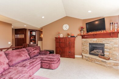 004-Living_Room-2084320-medium