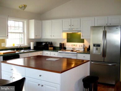 805 Moorefield Dr, Ruther Glen, VA 22546 - photo 3