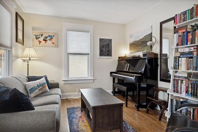 02_606Howard_1_LivingRoom_LowRes