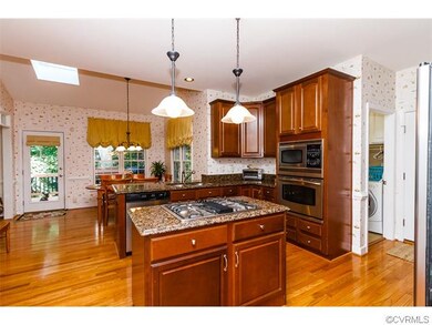 Eat-in Kitchen