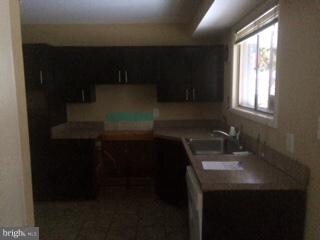 10 Avery Ct, Rosedale, MD 21237 - photo 3