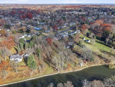 3971 N River Rd, Fort Gratiot, MI 48059 - photo 5