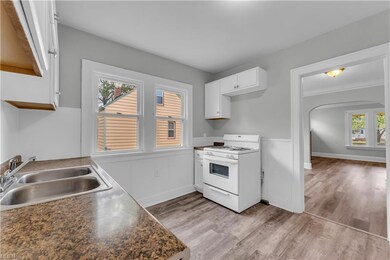 18123 Mccracken Rd, Maple Heights, OH 44137 - photo 5