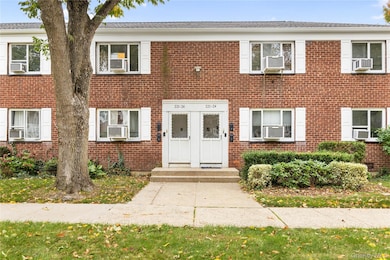 221-26 Manor Rd unit 116, Queens Village, NY 11427 - photo 5