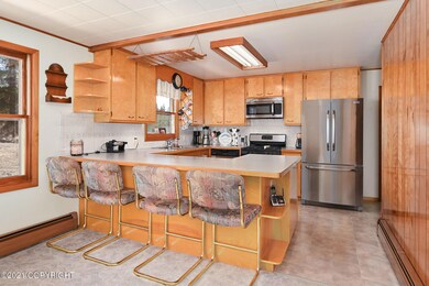Kitchen & Seating