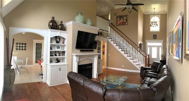 6070 Waterside Dr, Columbus, IN 47201 - photo 3