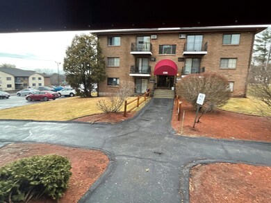 124 Mammoth Rd unit 216, Hooksett, NH 03106 - photo 2