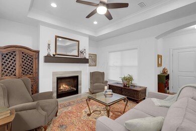 Living room, Gas Fireplace