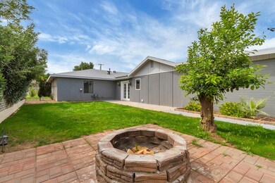 3202 E Clarendon Ave-0295