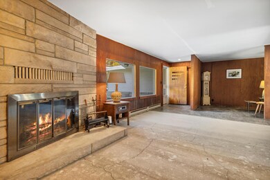 06_12778LubkeRd_10001_LivingRoom_HiRes