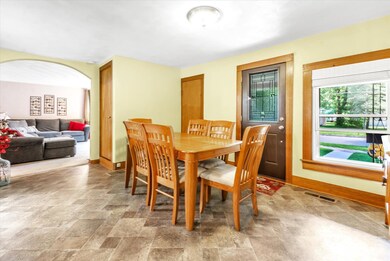 07-623-N-Main-St-WindowStill-Real-Estate
