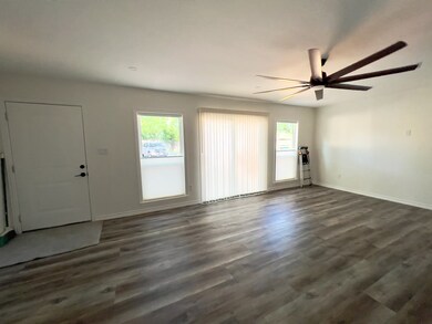 425 Hohldale St unit B, Houston, TX 77091 - photo 3