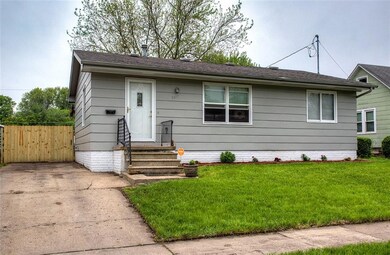 2417 E Walnut St, Des Moines, IA 50317 - photo 3