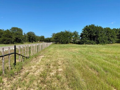 304 Timbers Cir, Poolville, TX 76487 - photo 4