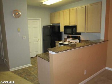 Cafeteria/Kitchen - Kitchen w/Refrigerator/Microwa