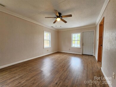 922 S Meeting St, Statesville, NC 28677 - photo 3