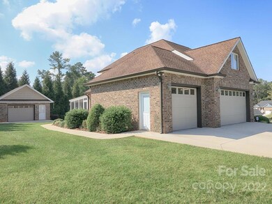 304 Macon Dr, Statesville, NC 28625 - photo 6