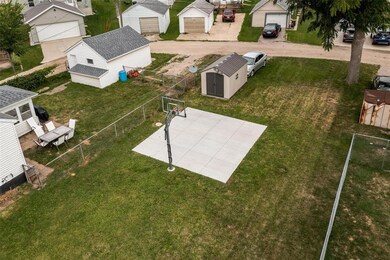 1326 E Ave NW, Cedar Rapids, IA 52405 - photo 4