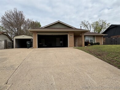 819 N Boyd Cir, Sapulpa, OK 74066 - photo 2