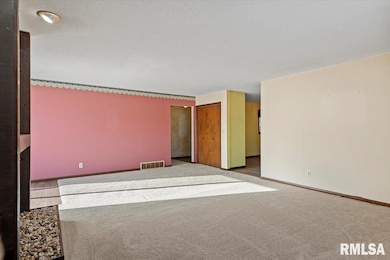 2540 Delaware Dr, Springfield, IL 62702 - photo 3