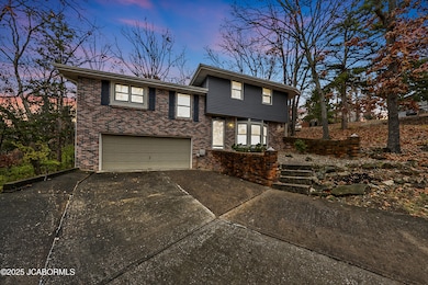 1031 Carousel Dr, Jefferson City, MO 65101 - photo 2