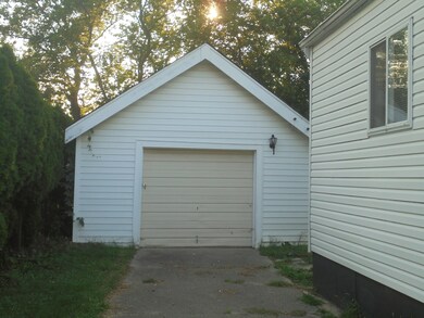 720 Pine St, Waukegan, IL 60085 - photo 3