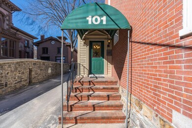4-web-or-mls-101Danforth-14