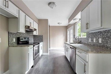 Kitchen featuring stainless steel appliances, und