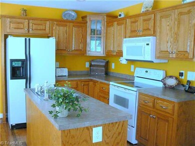 2940 Hickory Dr, Asheboro, NC 27205 - photo 5