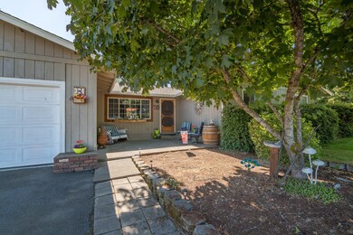 374 Grandview Ln, Grants Pass, OR 97527 - photo 2