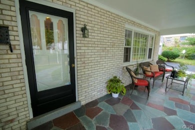 318 N Broad St, Allentown, PA 18104 - photo 2