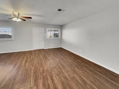 2107 35th Unt B living room 2