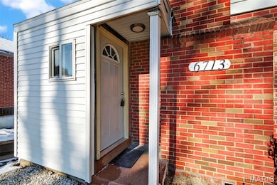 6713 Kenwood Dr, Saint Louis, MO 63121 - photo 2