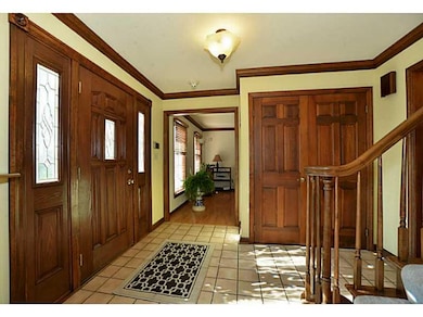 Entry/Foyer.