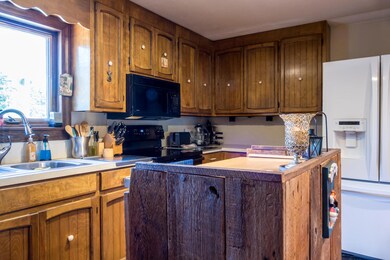 14-Kitchen (3 of 6)