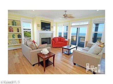 Den/Family/Great Room. Oceanfront Great Room
