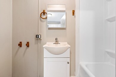 14 C St unit 14, Whitinsville, MA 01588 - photo 4