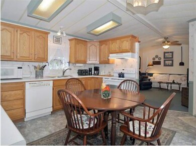 25 Holiday Ct, Wakefield, RI 02879 - photo 2
