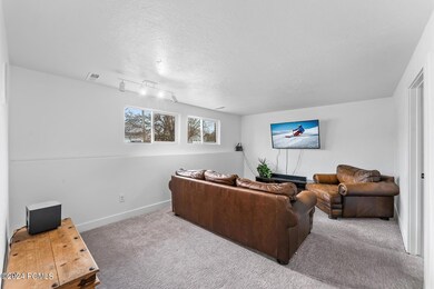 4_Familyroom_1800x1200_4108491